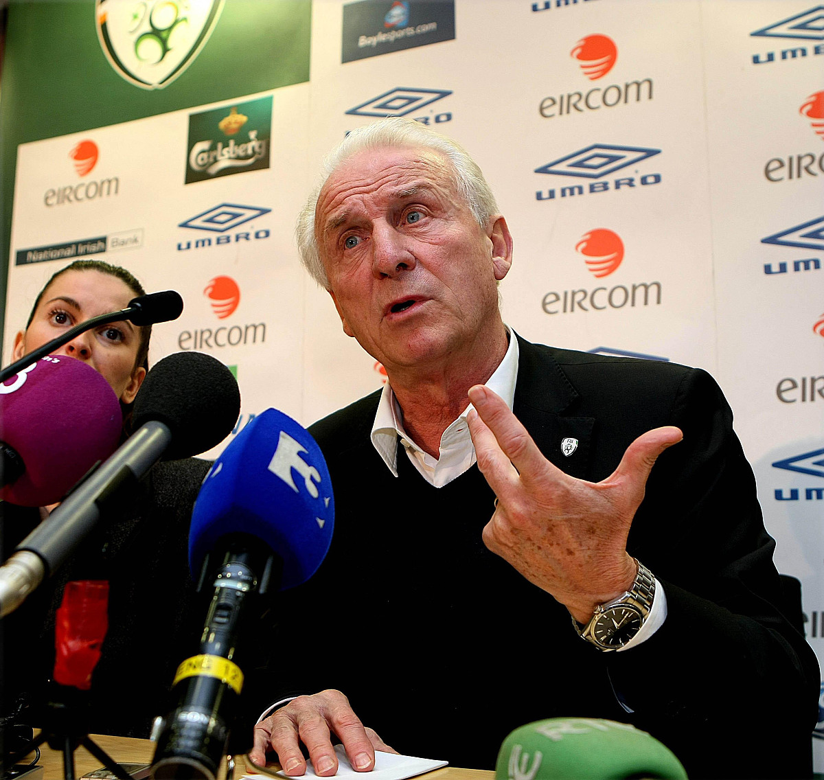 关于葡超窗口期再迎强敌，底特律活塞队长鼓劲，主帅态度——气氛紧张，年轻球员得到机会的信息