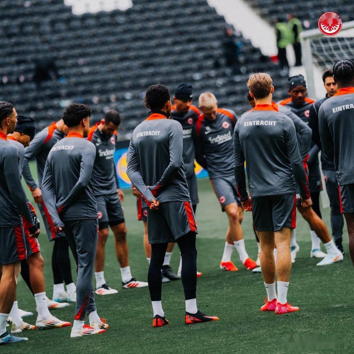 风云突变阿贾克斯赛前迎来里程碑国际米兰刷新队史纪录备战欧联，Ning与60激战皇家马德里分钟看傻球迷 